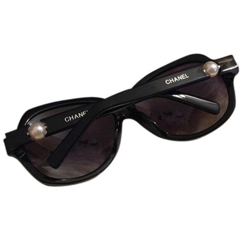 chanel sonnenbrille|Chanel sunglasses with on side.